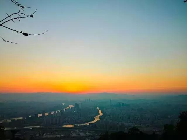 五一假期哪里好玩火车票又便宜,五一火车票热卖你抢了吗