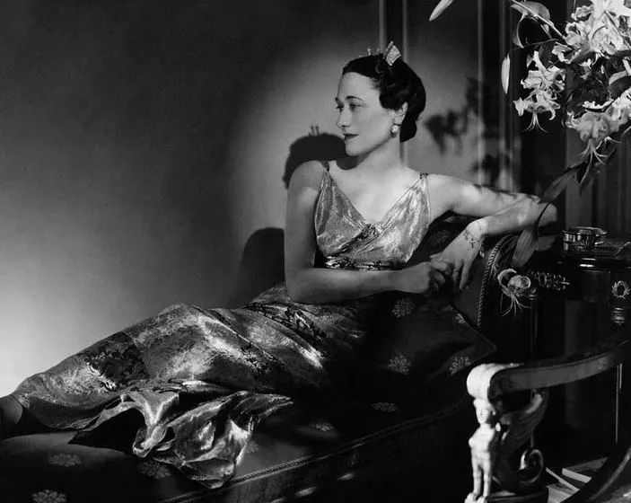 温莎公爵夫人拥有的经典珠宝,2010年温莎公爵夫人珠宝系列拍卖