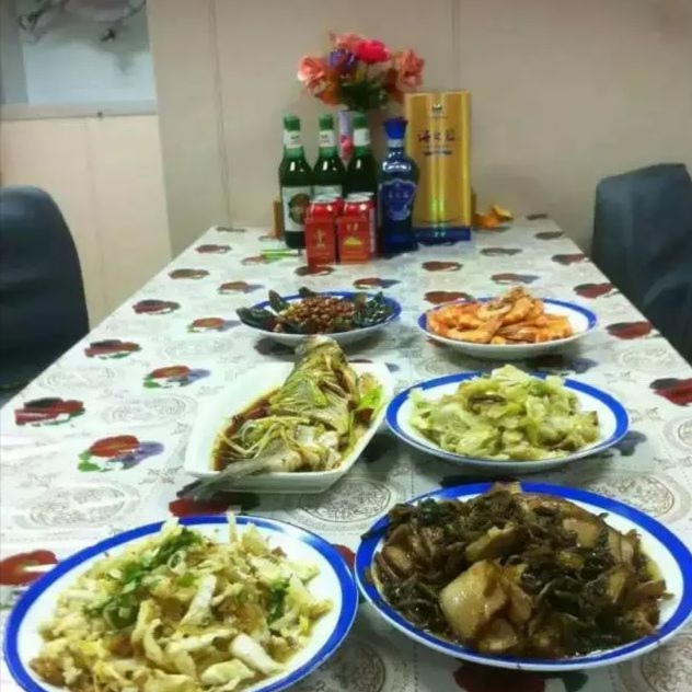 看看船员兄弟在船过年模式