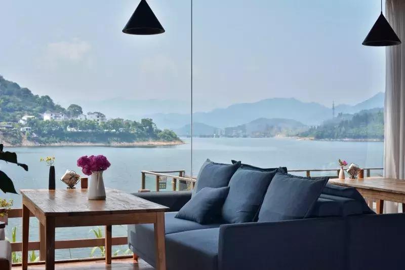 把千岛湖“装”进自家民宿，做了一个无敌湖景泳池，让无数人尖叫