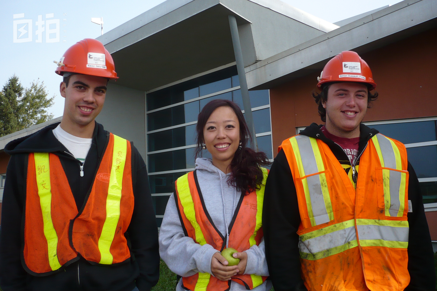 东北女大学生留学加拿大开挖掘机,在加拿大开挖掘机