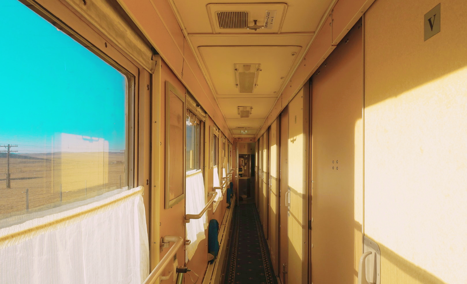 这趟没信号的火车，全程7891公里行驶131小时，价格贵却一票难求