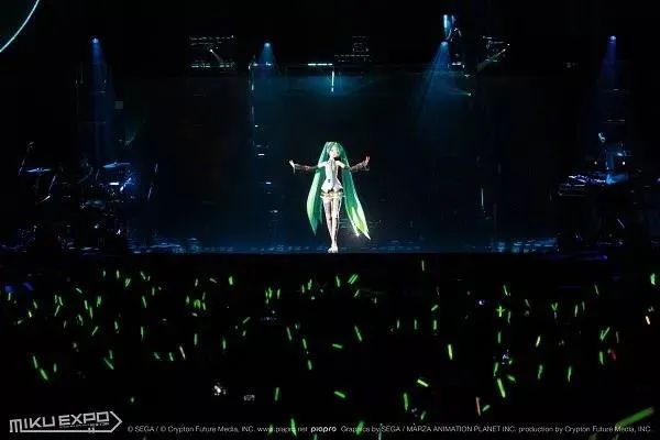 和初音结婚的真实现状,花200万和初音结婚的日本男子