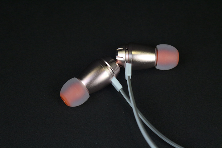 jbl入耳耳机音质测评,双动圈四核耳机怎么样