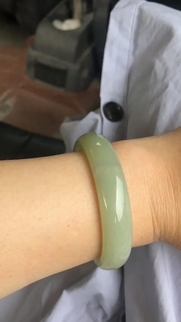 青海料白玉镯值多少钱,200多的青海玉手镯是真的吗