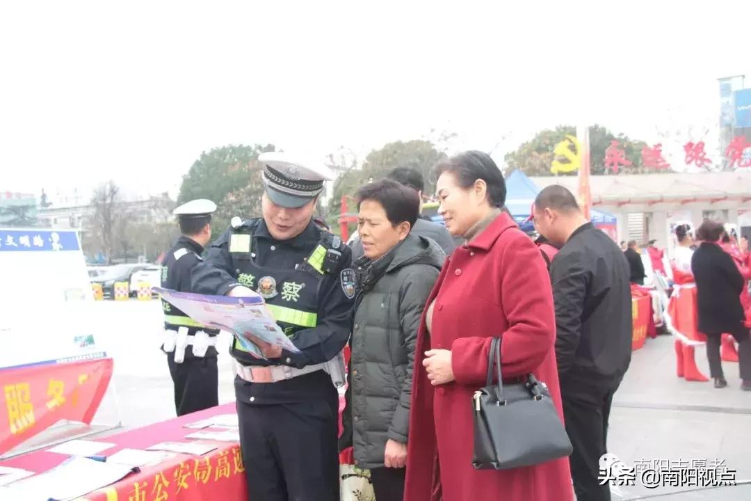 南阳市举办纪念毛*东泽**“向雷锋同志学习”题词发表56年公益活动