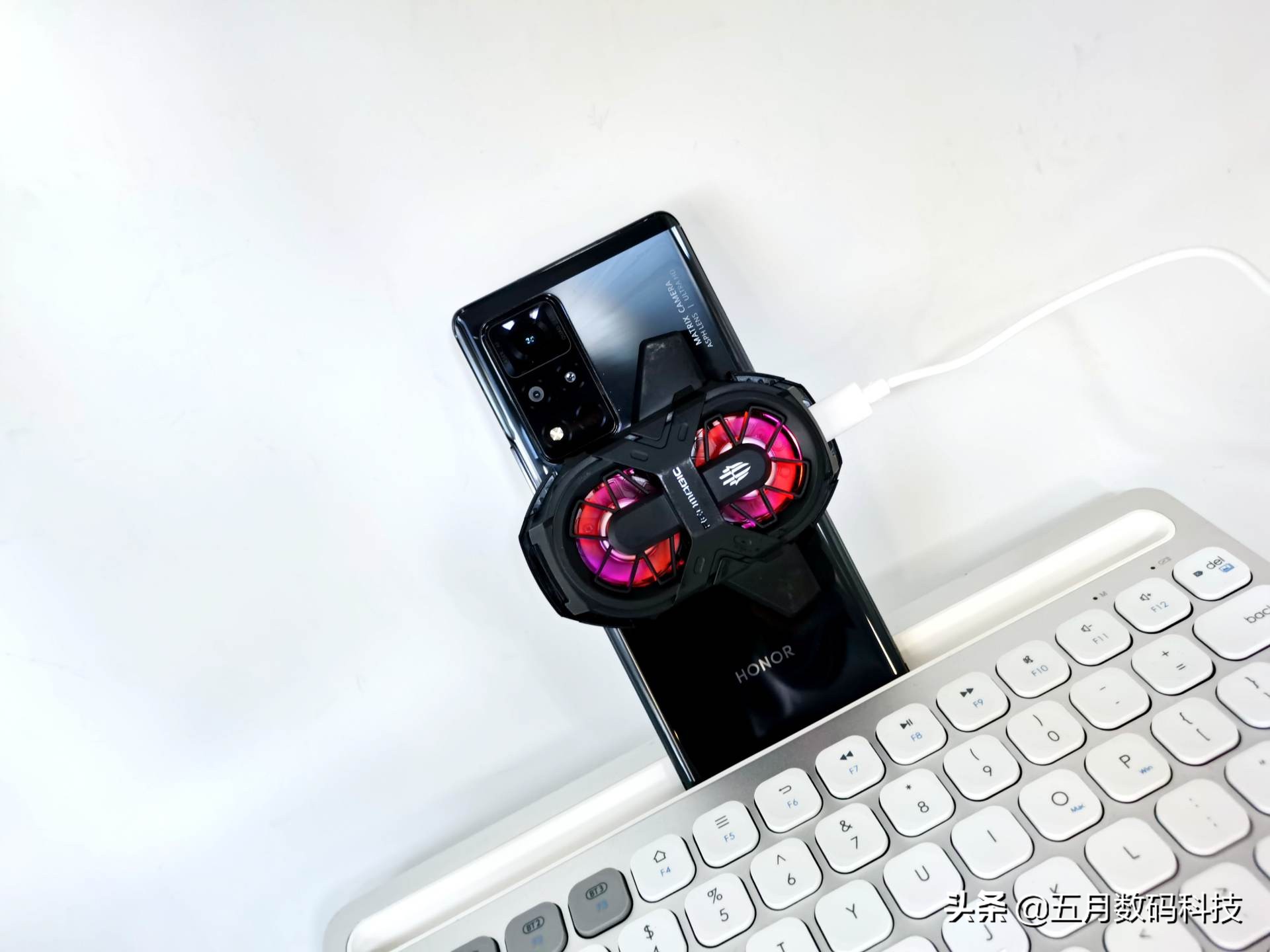 努比亚红魔6pro玩吃鸡,努比亚红魔三金属机身