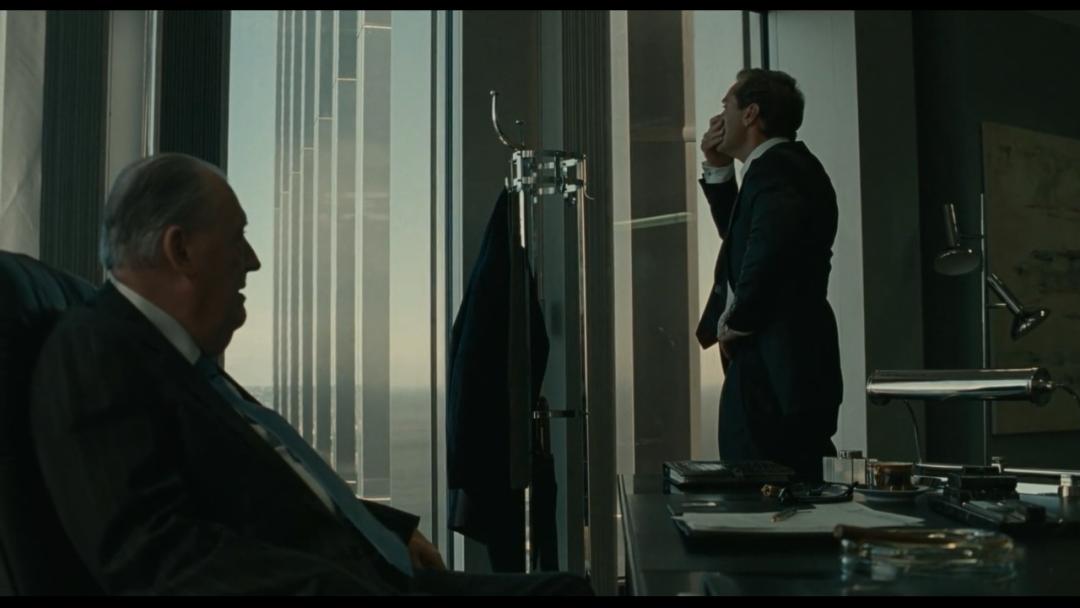 凡尔赛学经典反例，这部电影讲述了虚假繁荣的极端