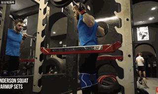 小哥挑战负重跑,负重深蹲杠铃100公斤挑战赛