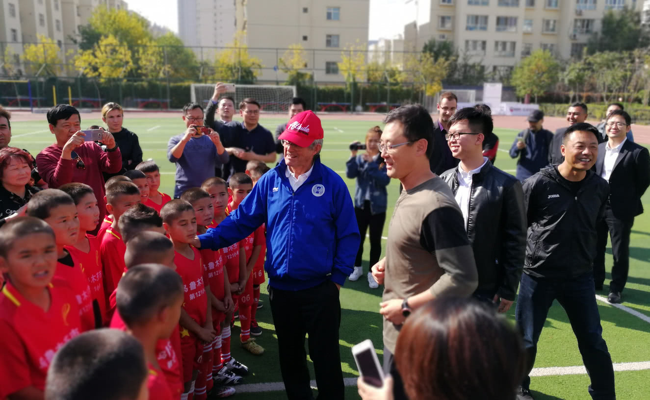 *疆新**足协全面脱钩*疆新**足球全新启航许明当选主席孙继海副主席