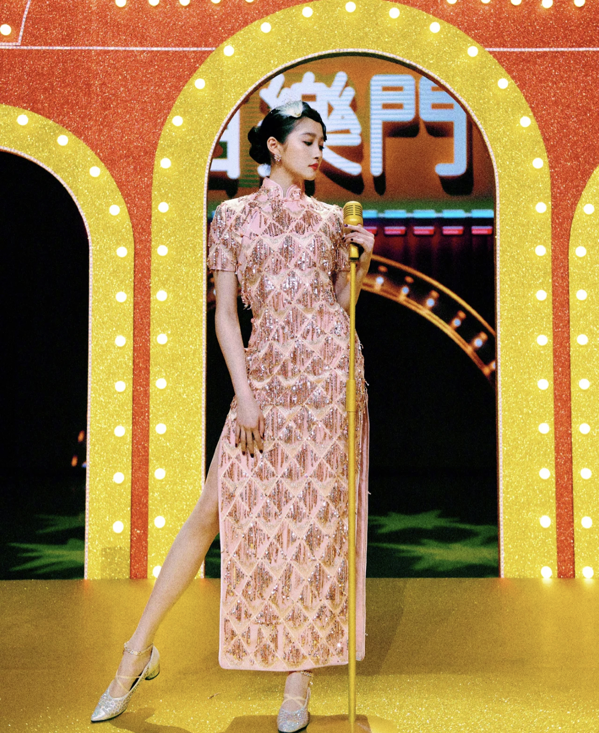 关晓彤穿一字肩白裙造型清纯,24岁的关晓彤有多迷人