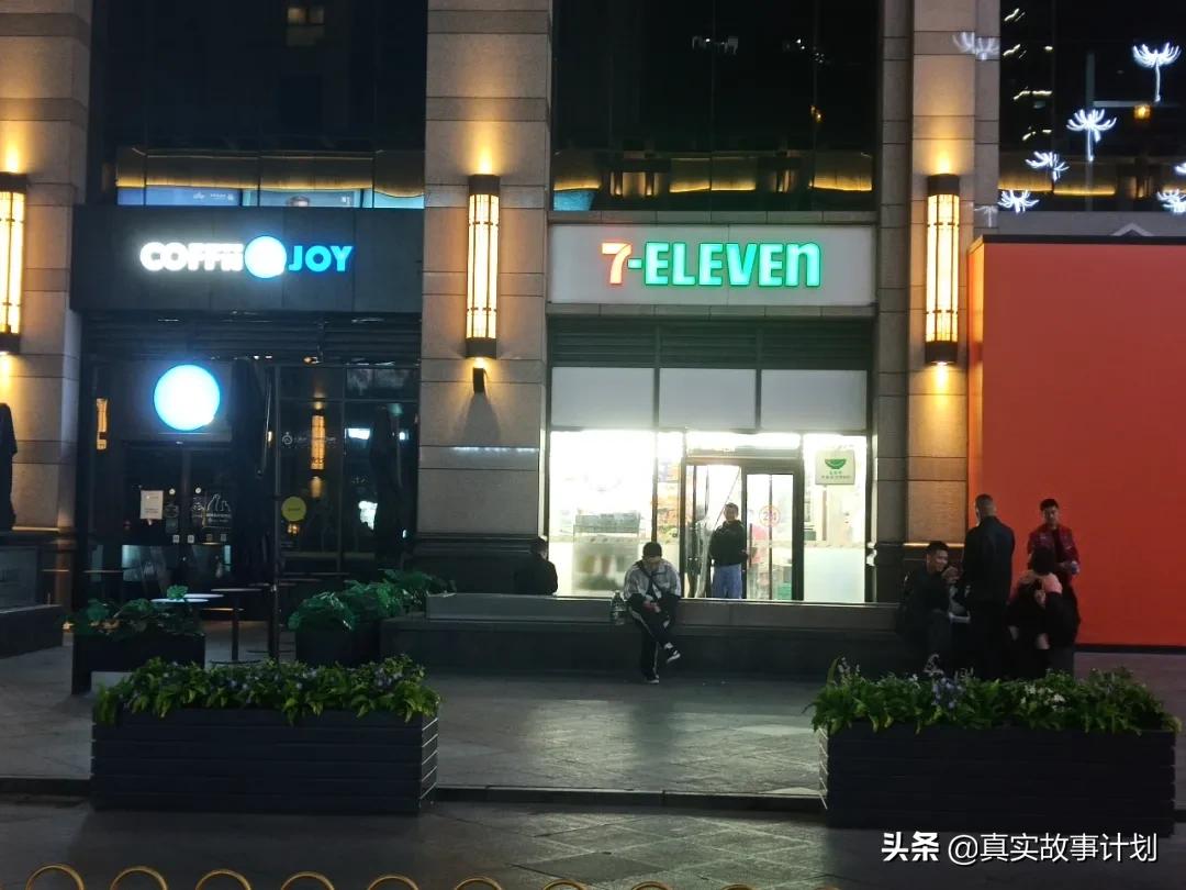 你见过北京的凌晨吗?一线城市的情绪,藏在24小时营业的便利店里