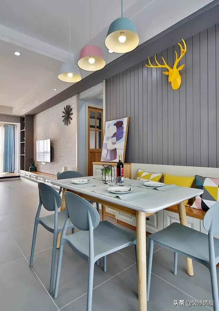 进门就是客餐厅一体卡座设计,餐厅全卡座设计效果图