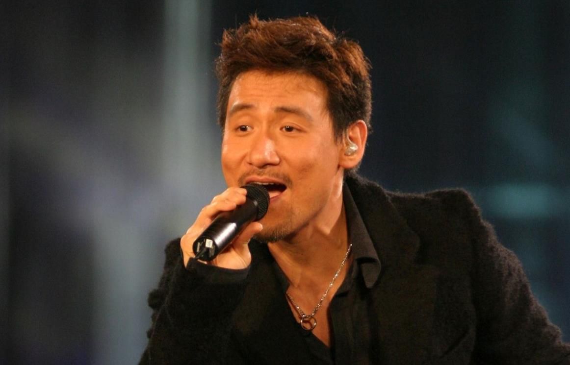 张学友现场演唱经典再现嗨爆全场,张学友歌曲为医护打气