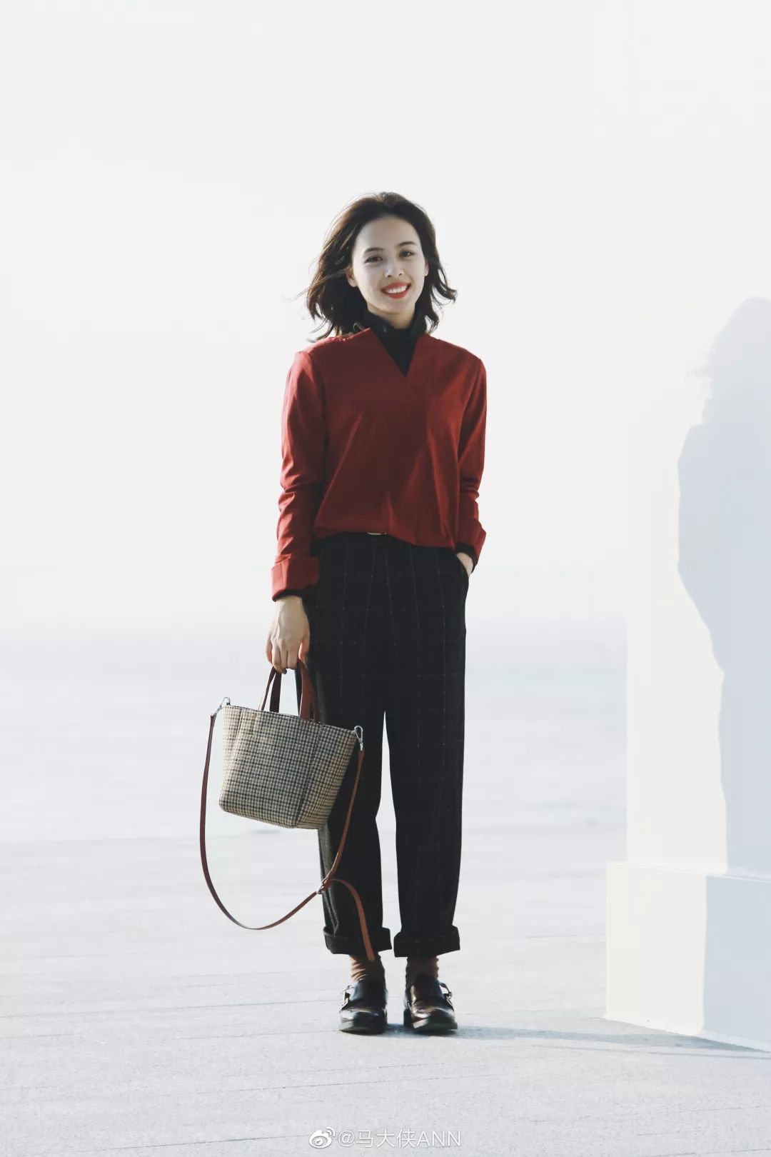 卫衣里的打底衫叠穿推荐,连帽卫衣与圆领毛衣的基础感穿搭