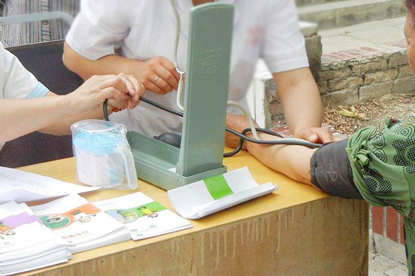 老年人血压达到多少就很危险了,老年人的血压应控制在什么水平