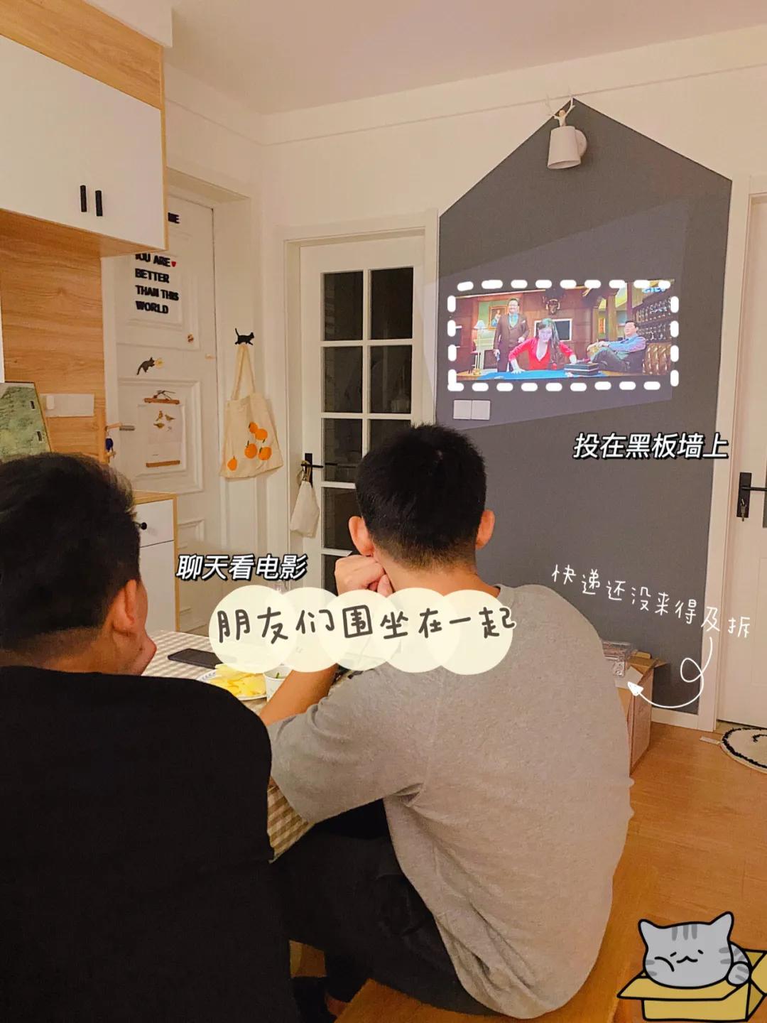 又一独居女孩爆红！买下60m²二手房，仅花4.5W装成全能“大胃王”