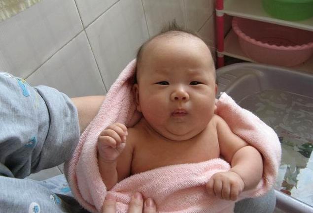 宝宝这三个部位不能随便清理,孩子这几个地方越脏越好