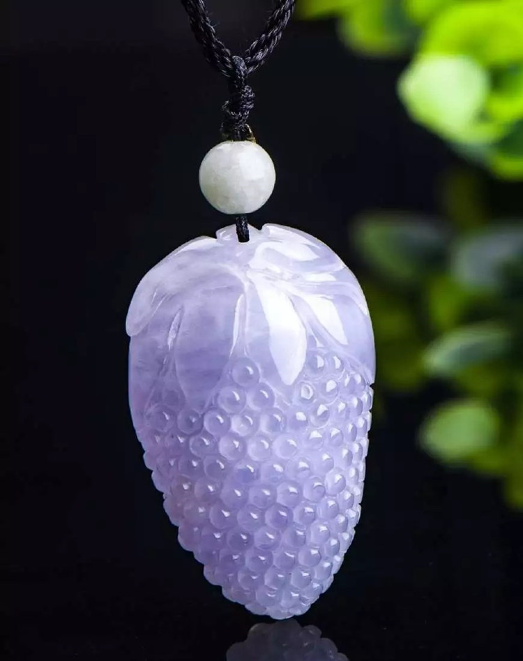 男子不小心摔坏翡翠,男子捡到一块翡翠原石出价15万