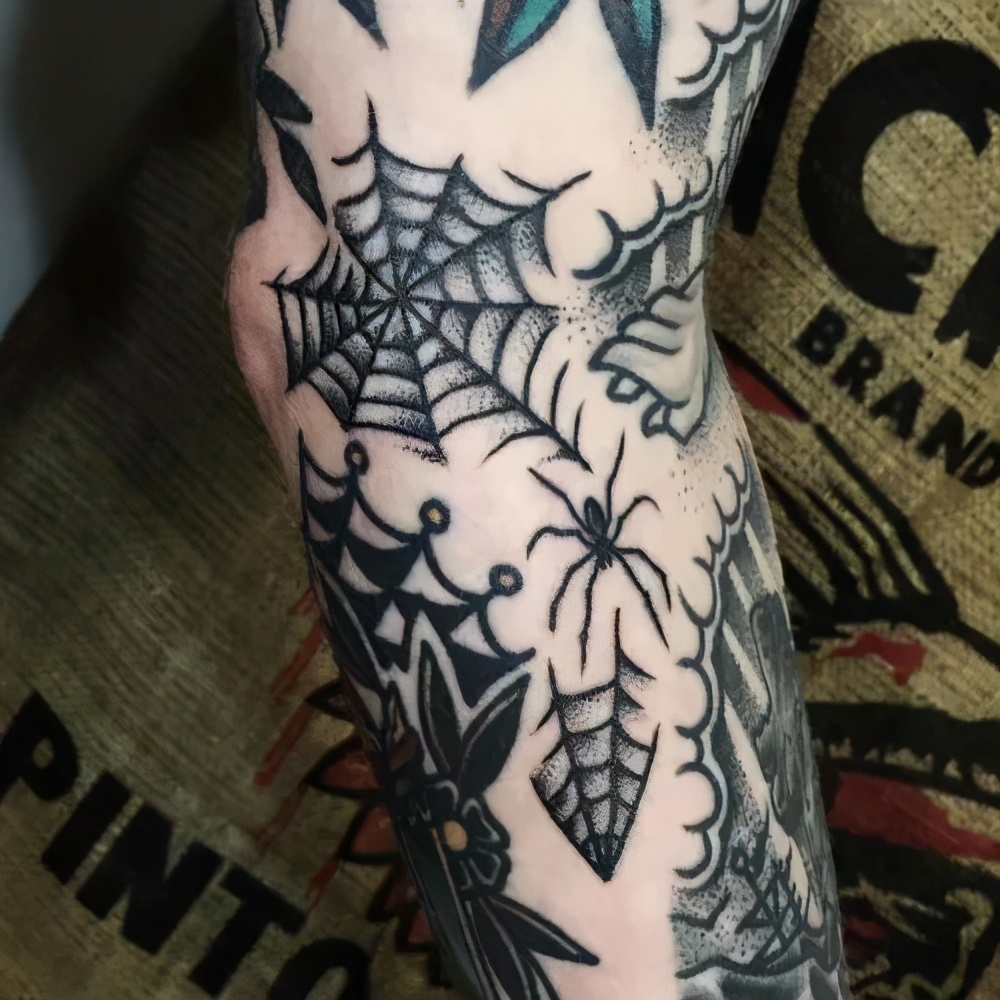 蒸汽朋克纹身和哥特纹身,又纹身又穿鼻环