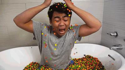 脑洞狂魔彩虹糖营销策略 (彩虹糖为什么能做到家喻户晓呢)