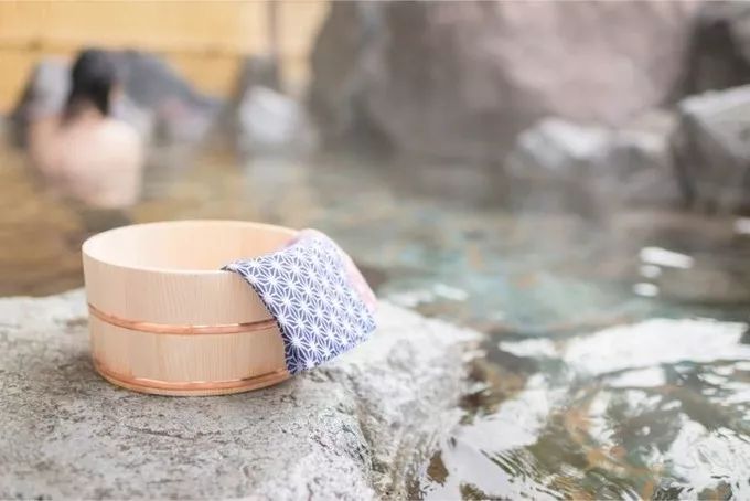 乌鲁木齐周边泡温泉的地方,乌鲁木齐附近哪里可以泡天然温泉