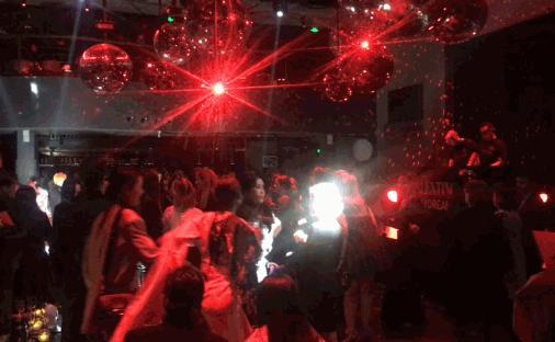 Valentino第一次中国办高定秀，张艺兴来捧场，杜鹃压轴气质绝了