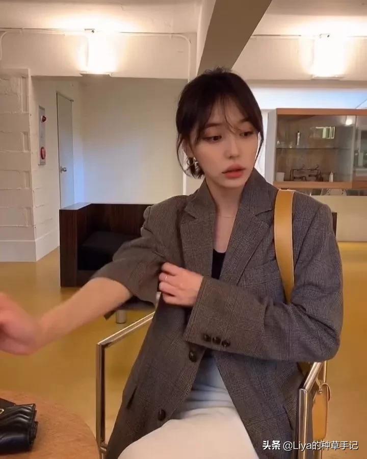 怎么不剪刘海却能拥有好看的刘海,不剪一次齐刘海不知道有多丑