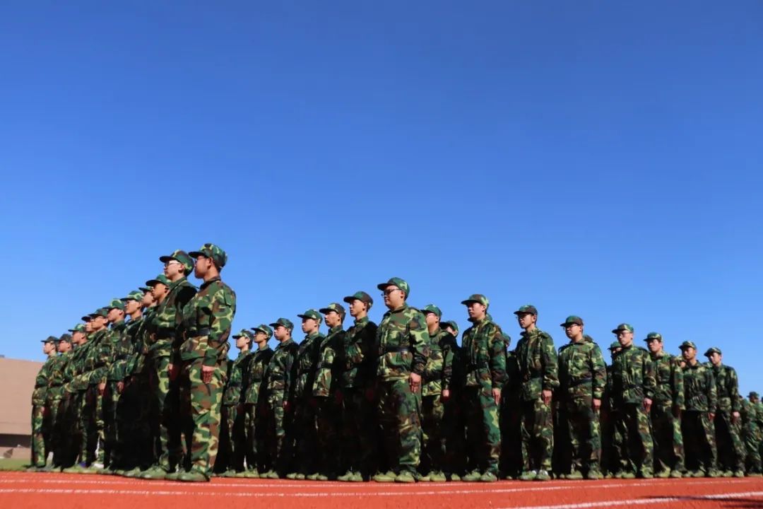 用最酷的姿势开场|沈阳城市学院举行2020级新生军训开营仪式
