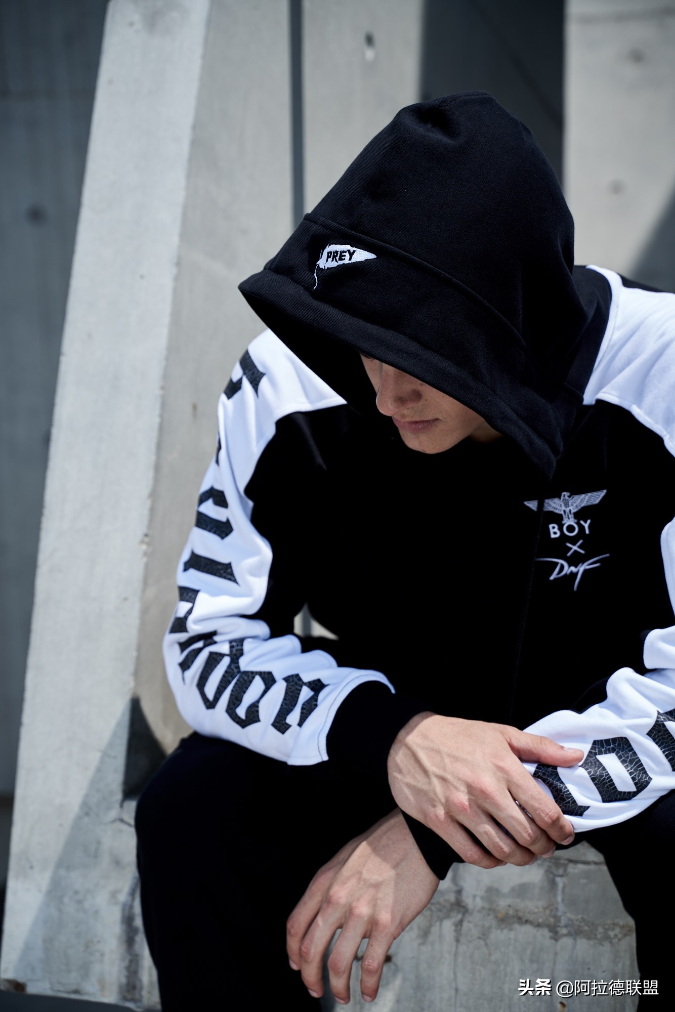 鍦颁笅鍩庝笌鍕囧+鑱斿悕鍗。,鍦颁笅鍩庝笌鍕囧+鑱斿悕瑁呮壆