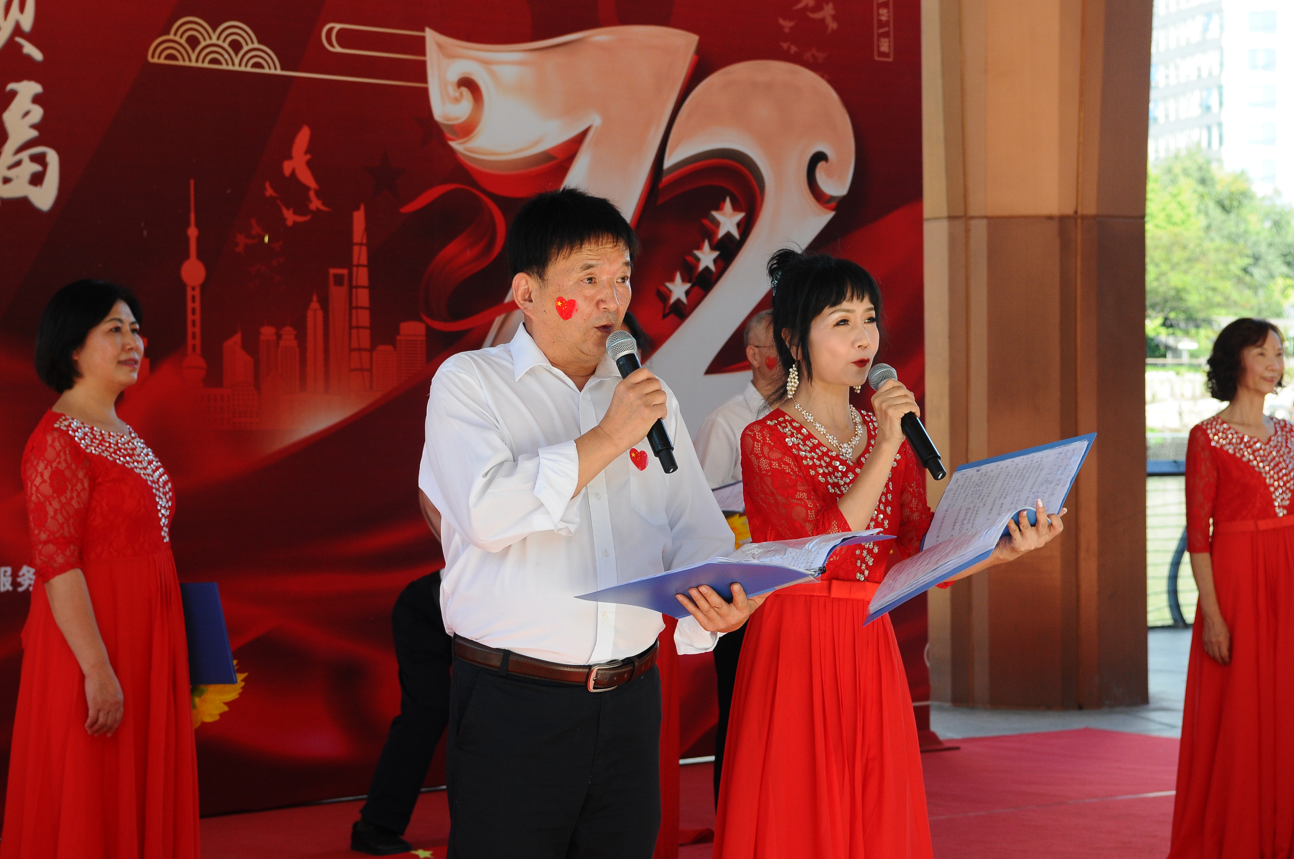 新生路社区：载歌载舞共贺祖国生日