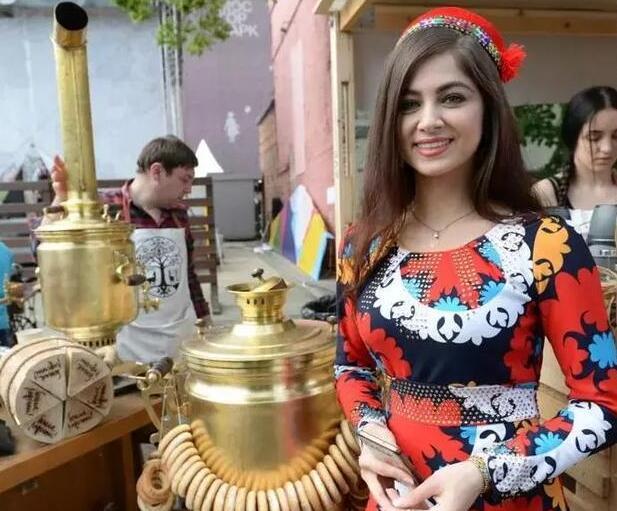 俄罗斯的女人是怎么生活,俄罗斯女性在中国哪里多