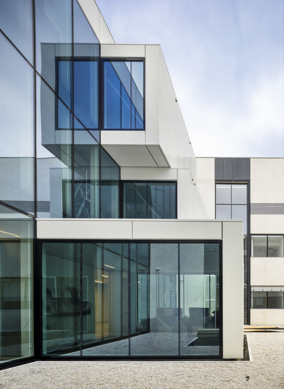 轻盈透明,曲直线的共舞:液化空气集团总部