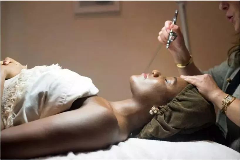 给你200块钱买什么护肤品,你一年四季用什么护肤品