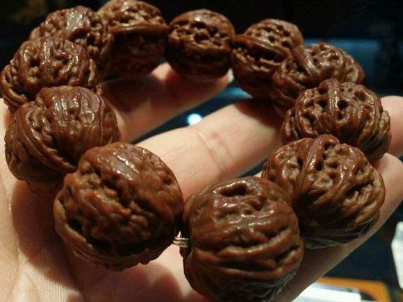 小核桃手串颜色很深但是不亮,小核桃手串几十个的跟几百的区别