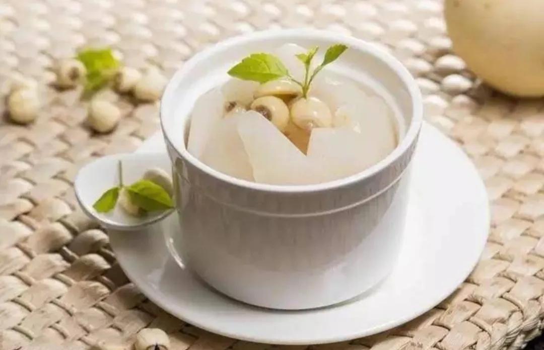 川贝炖雪梨等民间偏方,川贝冰糖炖雪梨正宗做法