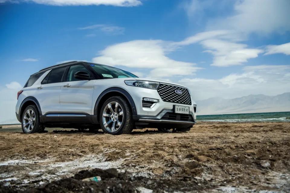 穿越过格尔木的盐湖我感受到了福特探险者的“硬气”