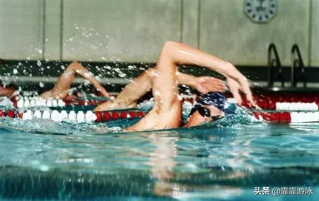 速泳25米自由泳速成,抬头式自由泳的速成方法