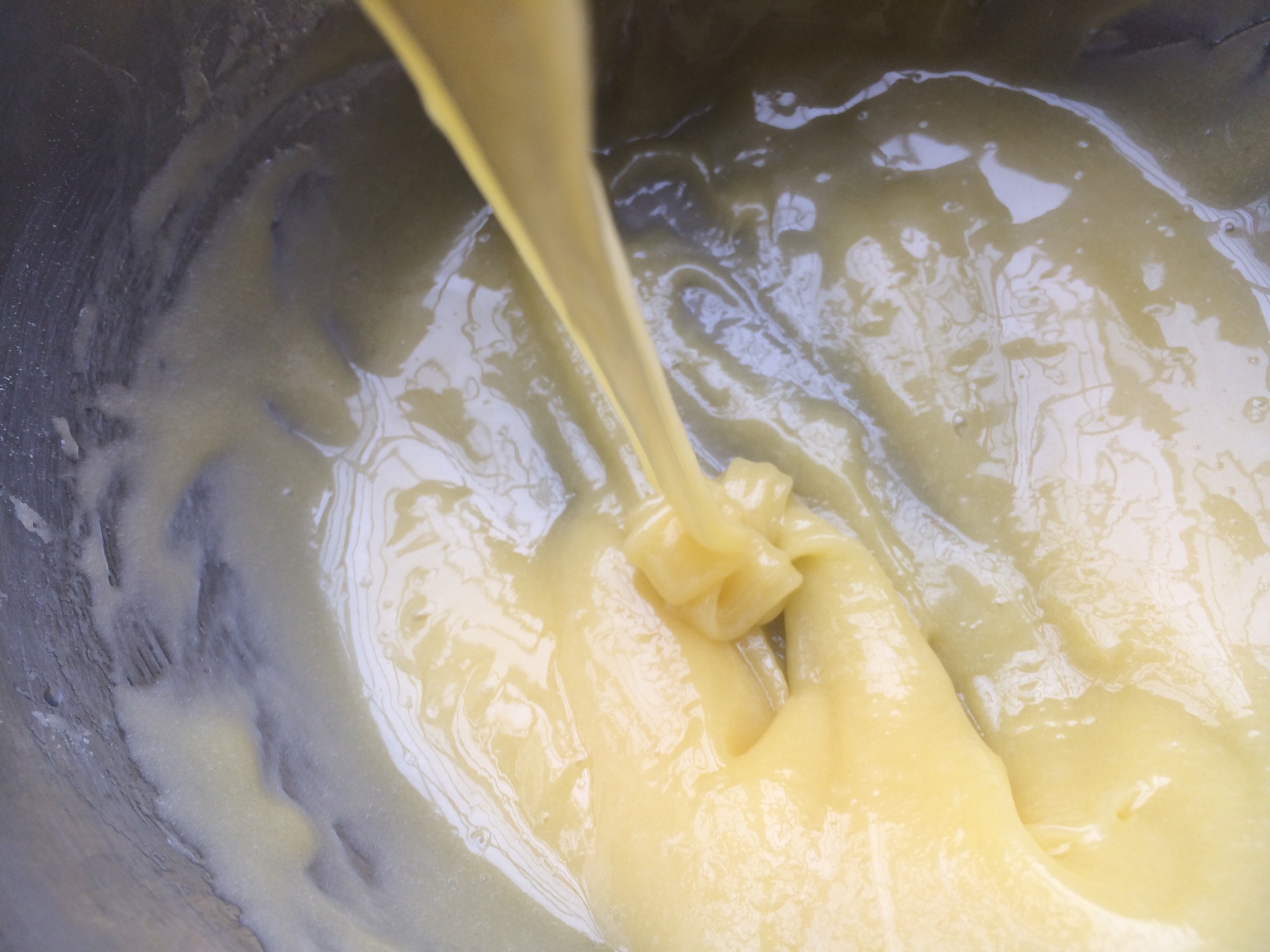 沙拉酱是鸡蛋和油做的吗,少油少糖的熟蛋沙拉酱