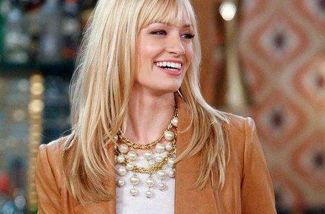 美剧《破产姐妹》:聪明上进的卡洛琳,为什么偏偏会遭万人嫌呢?