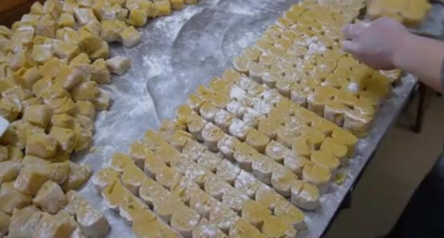 福建传统老式绿豆饼手工现做,福建十大特产绿豆饼