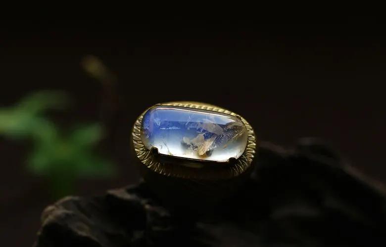 什么石头又便宜晚上又会发光的,最便宜的有光泽的石头