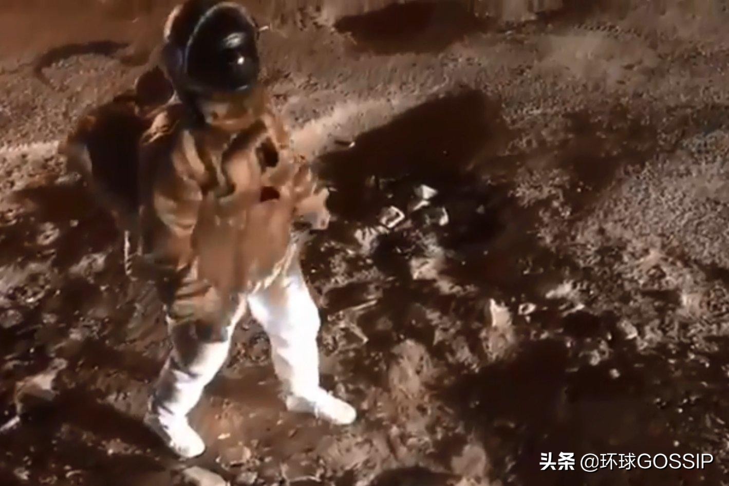 印度艺术家用脑洞大开的艺术手段对付路面坑洼，取得奇效