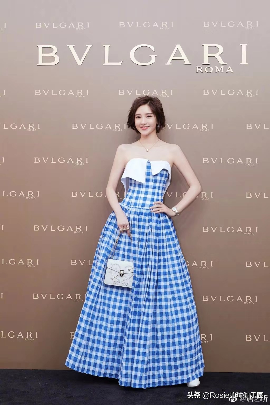 长短腿高低肩驼背头前倾,怎样改善高低肩和驼背学生