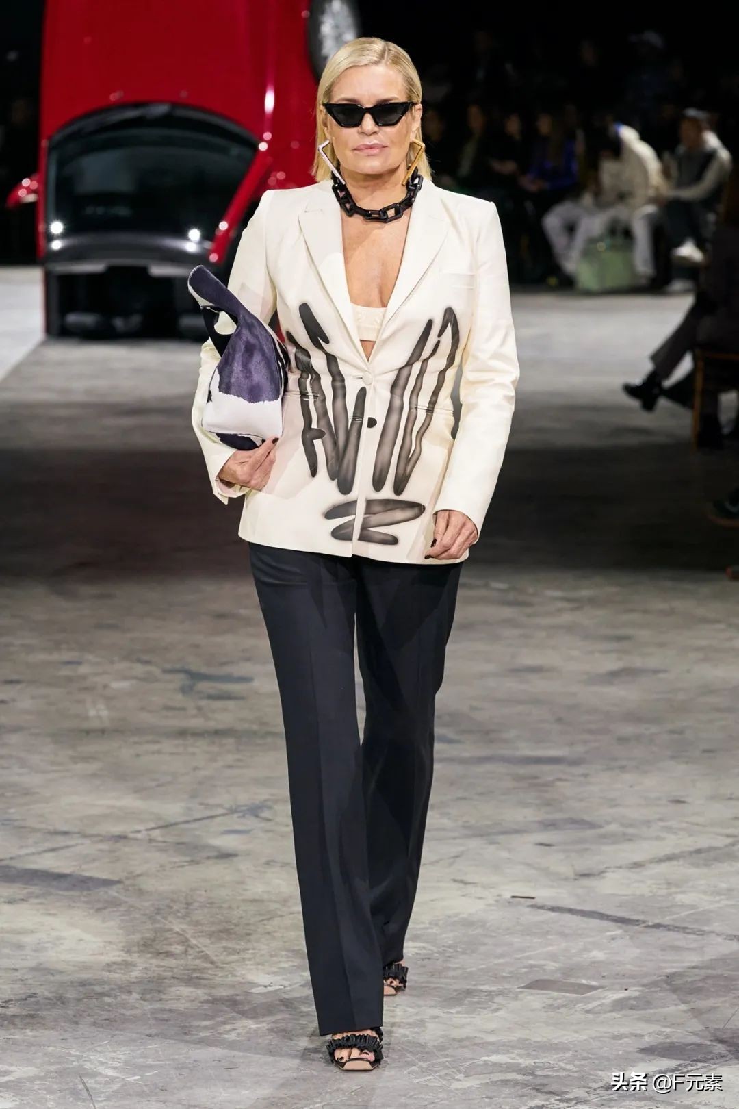 Off-White牵手“始祖鸟”,Hadid姐妹助阵,这场秀需要看一看