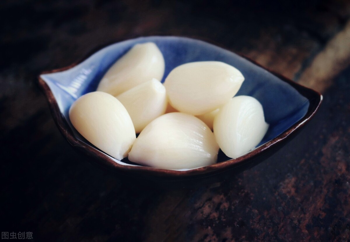 雪碧糖醋蒜怎么腌放的时间长,腌糖蒜加雪碧和不加雪碧哪个好吃