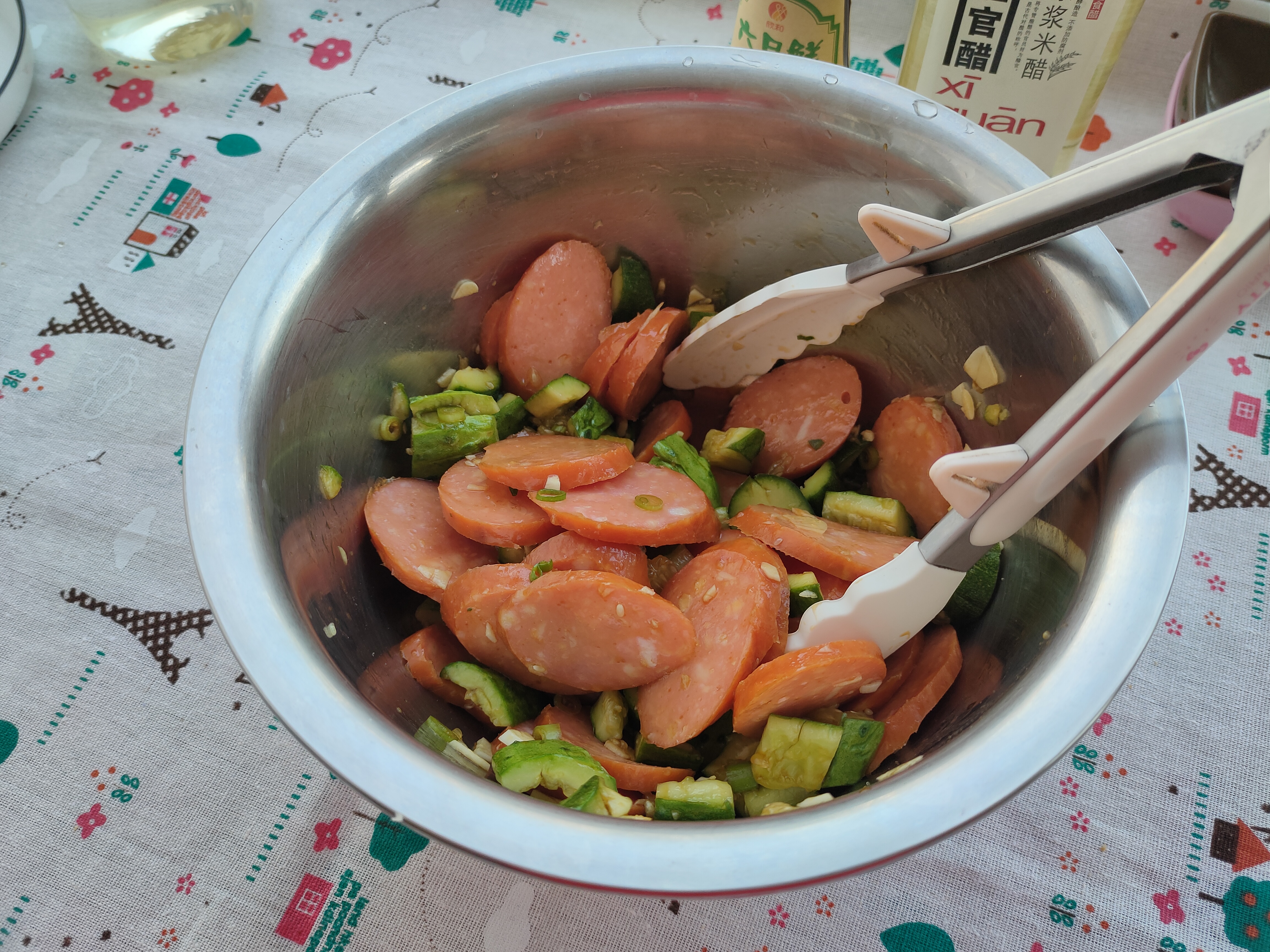 黄瓜拌香肠的家常做法,怎么做大米加黄瓜加鸡蛋加香肠