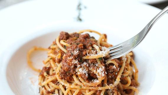 一挤就爆奶的超薄0.1pizza，被外国朋友吹上天