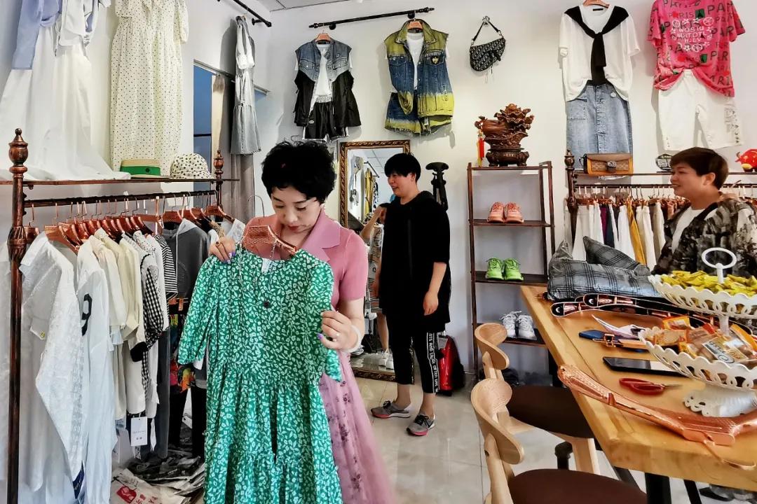 年轻人的小店梦，一碰现实就碎了