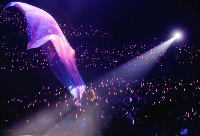 就算你不知道她但你一定在某个地方某个软件听过她的歌